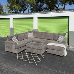 Gray Copley Rooms To Go Sectional Couch/Sofa - Delivery Available 🚚