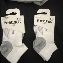 New 2 pairs of Feetures running socks low cut white size Large and More