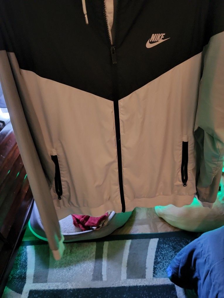 new nike windbreaker 
