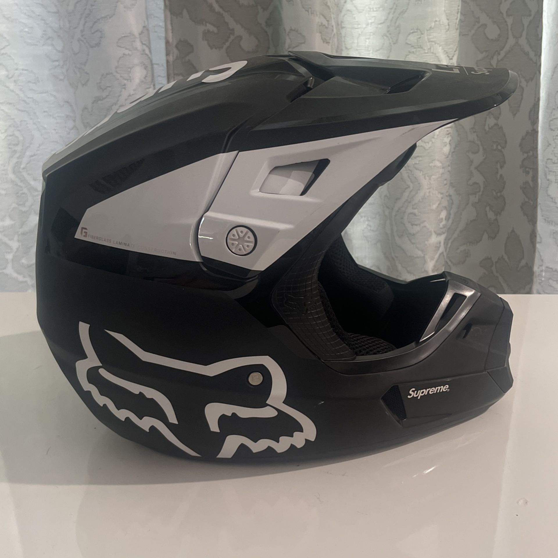 supreme fox racing v2 helmet black-