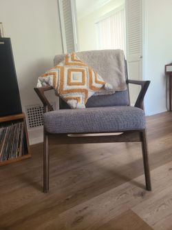 Mid-century modern walnut lounge chair (gray)