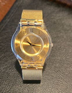 Swatch Generosity
Ref. SFK355M Gold Tone Mesh Strap Watch