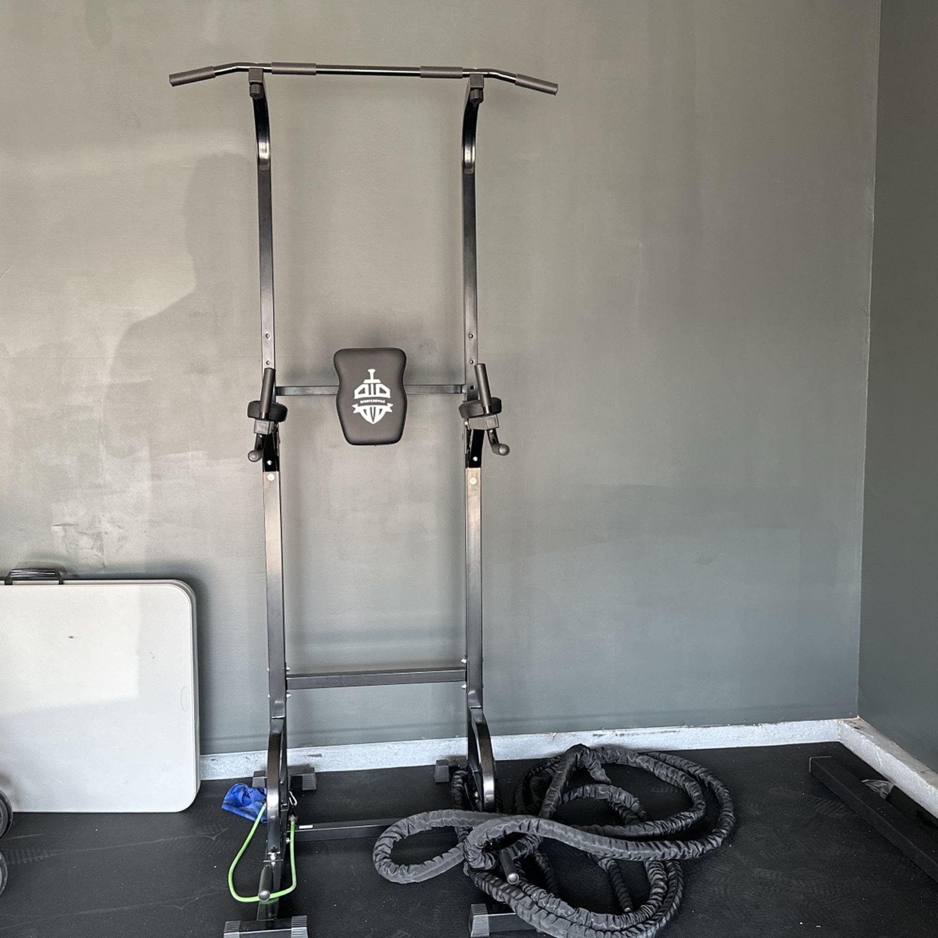 Pull up Dip Station