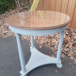 Vtg. Wood Round Table 