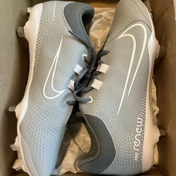 Brand new women’s hyperdiamond 4 pro softball cleats 