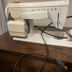 Vintage Singer Sewing Machine (still Works)