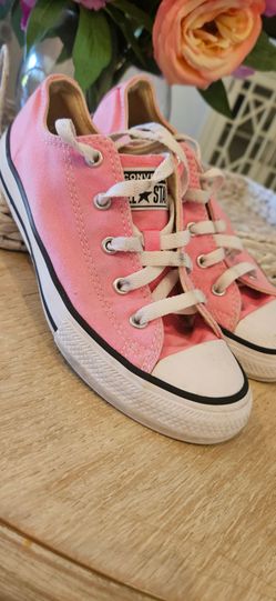 Pink Low Top Converse Size 3