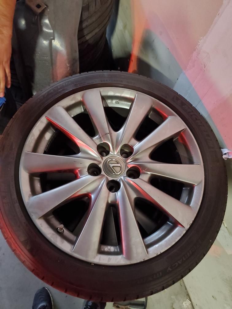 Four Wheels/ tires of Lexus 2016 GS350