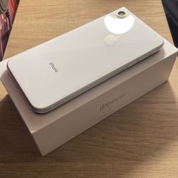 iPhone Xr (great Condition) Unlocked
