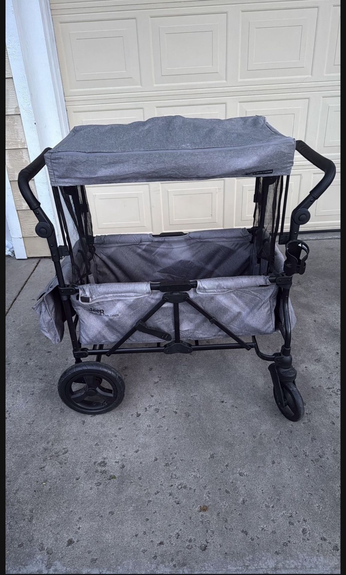 Jeep Wrangler Stroller Wagon with Included Car Seat Adapter by Delta Children Gr