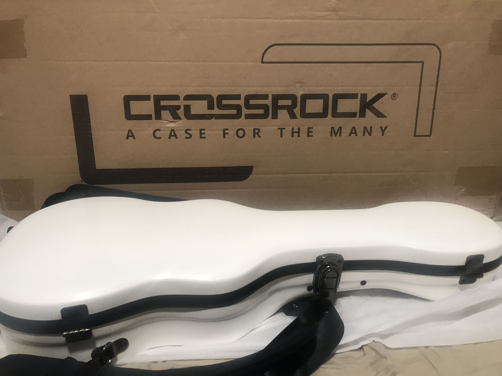 Crossrock Deluxe Fiberglass Concert Ukelele Case w/TSA Lock (CRF2020CUWT)