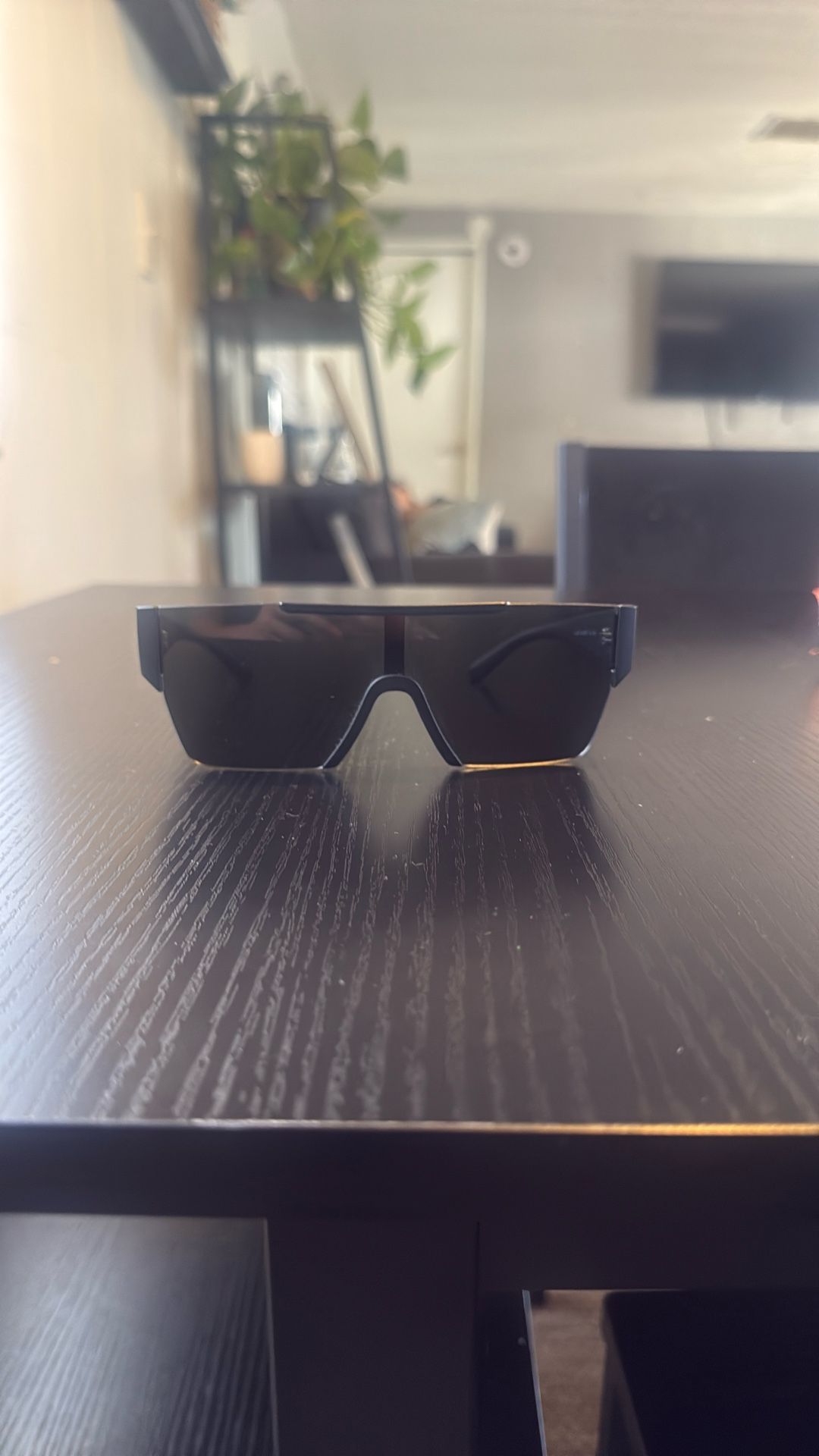 BURBERRY SHADES