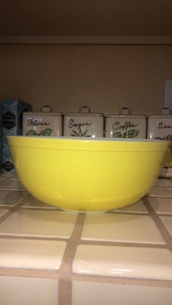 Vintage Pyrex Yellow Primary # 404 Mixing Bowl. Good Used Condition.