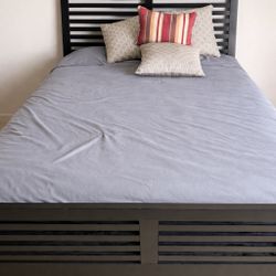 Queen Size Bed With The Mattress 