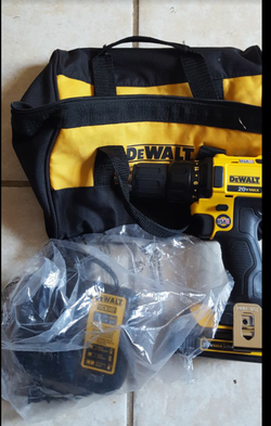 Dewalt 20V MAX 1.5 Ah Cordless Lithium-Ion drill