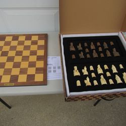 Ambassador "Isle of Lewis" Deluxe Chess Set with Wooden Board Unused
