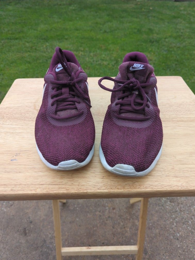 Nike Women's 9.5 Lightly Used