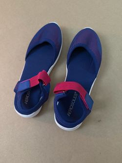 Size 6.5,     New Aerosoles sandals , adjustable straps