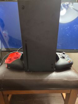 Xbox series X 1TB like new, with opitional tv bundle