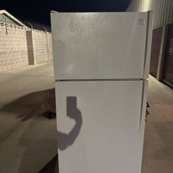 WHIRLPOOL REFRIGERATOR 