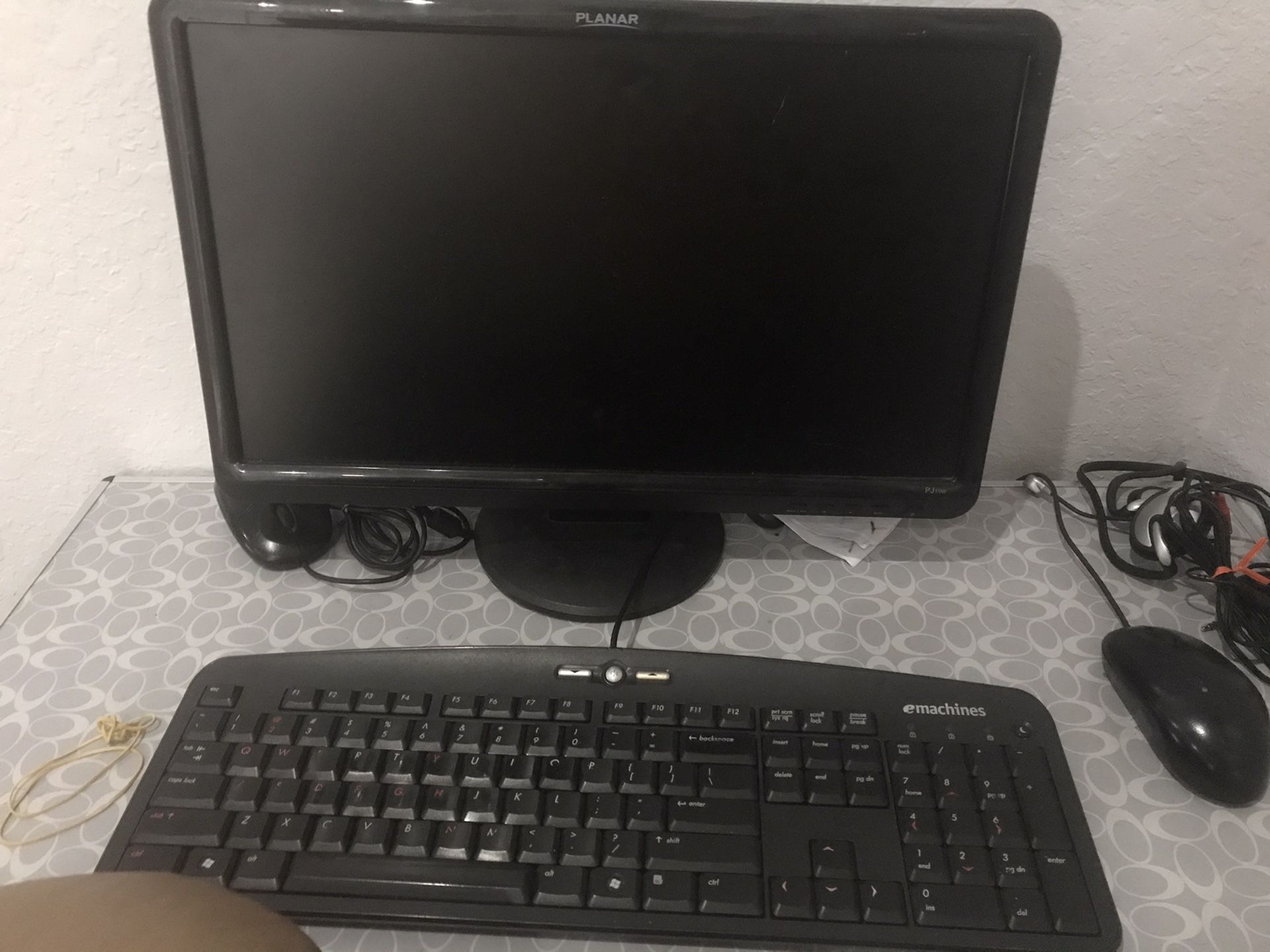 19” monitor, mouse and keyboard