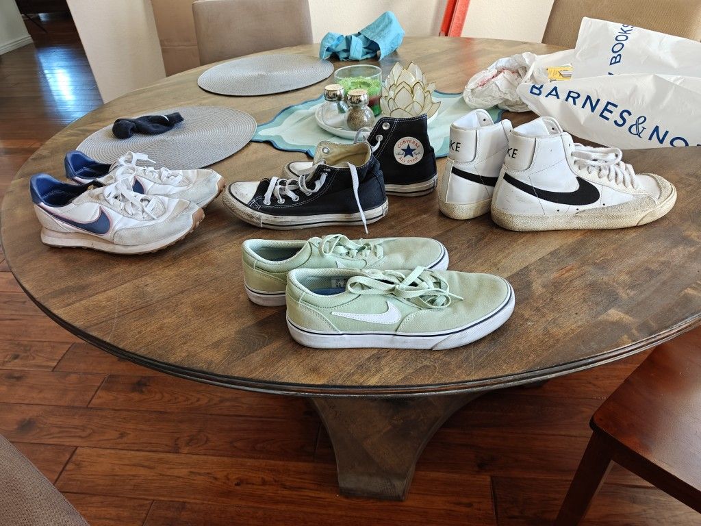 Woman's size 5.5 6y 6.5 and 7.5 Nike Shoes