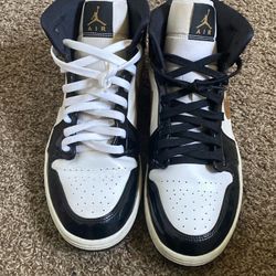 Air Jordan 1 Mid Patent SE