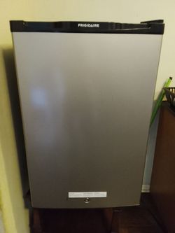 Like new mini fridge free delivery