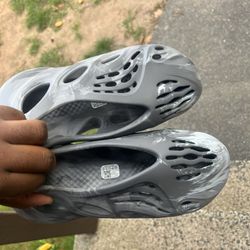 Foam Runners Sz 10