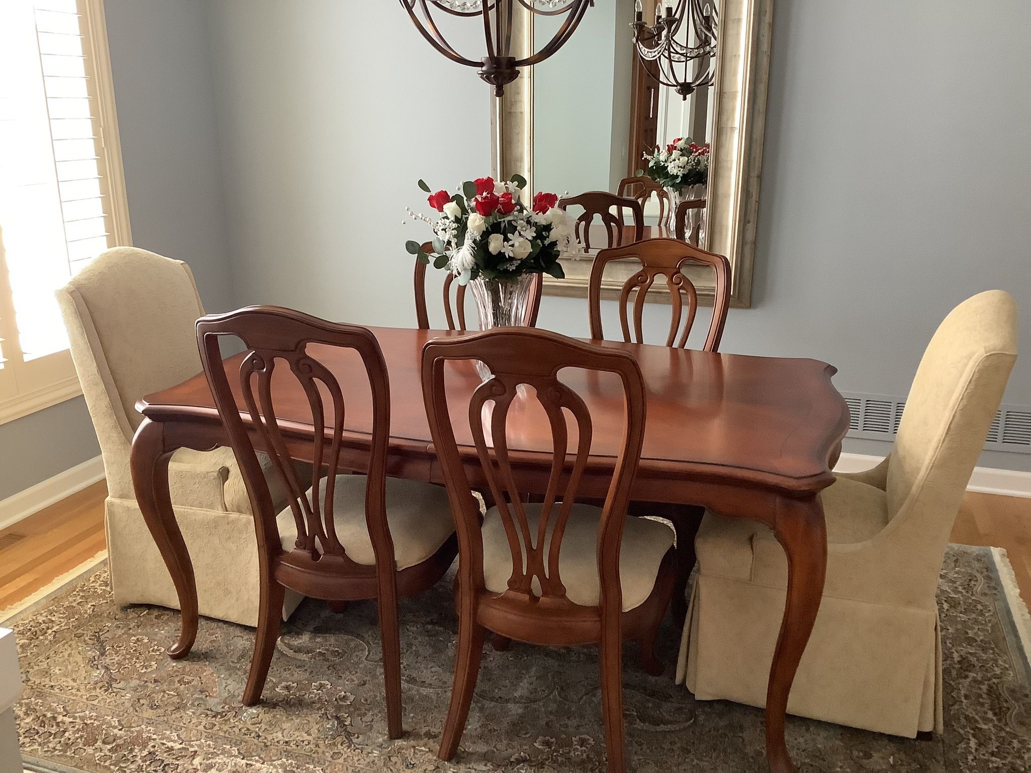 Pennsylvania House Dining Table With 6 Chairs 72” X 45” With 2 Leafs And Custom Cover
