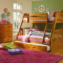 Bunk Bed Twin over Full in Offert