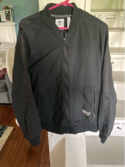 ADIDAS SIZE ORIGINAL MEN’S M LIGHTWEIGHT THE CLASSIC 3 STRIPE SLEEVE JACKET, WORN ONE TIME