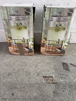 Jarra de vidrio con dispensador de agua