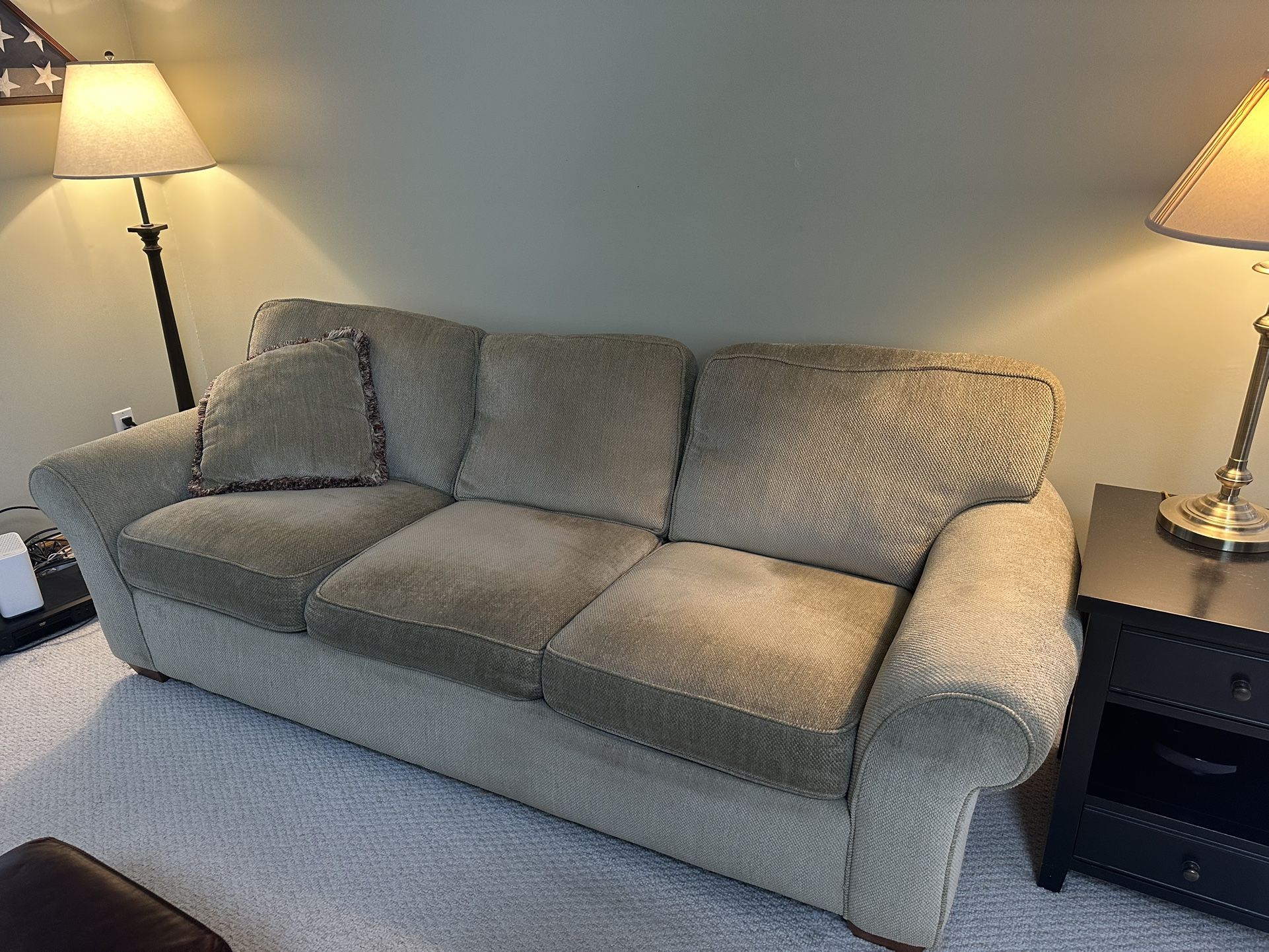 Comfortable Soft Flex Steel Couch