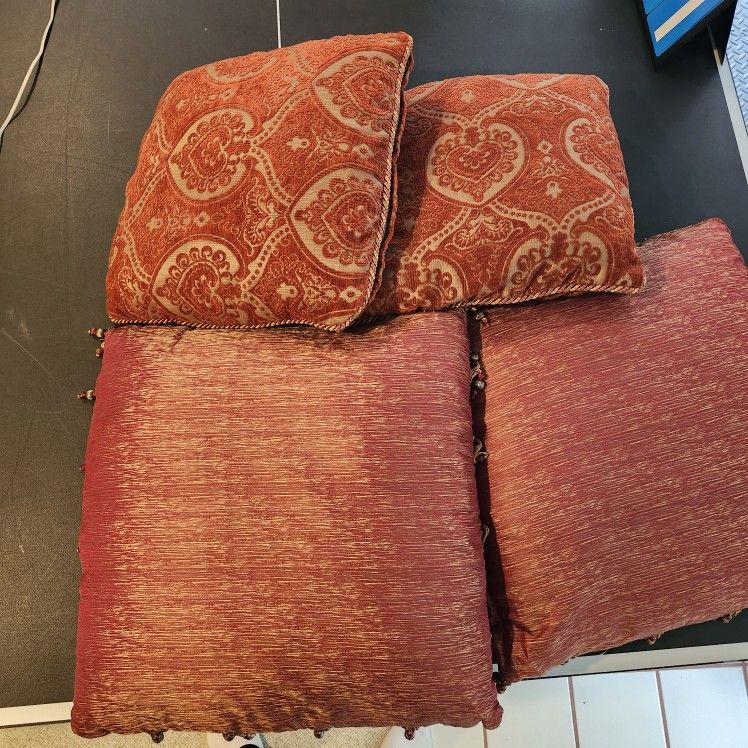 Set Of 4 Throw Pillows. 2 Designs. 2 With Beads 2 Without