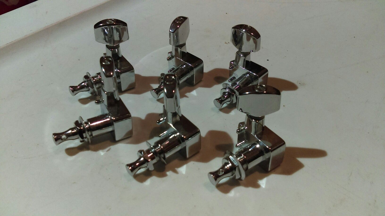 Fender stratocaster standard tuners for left handed neck