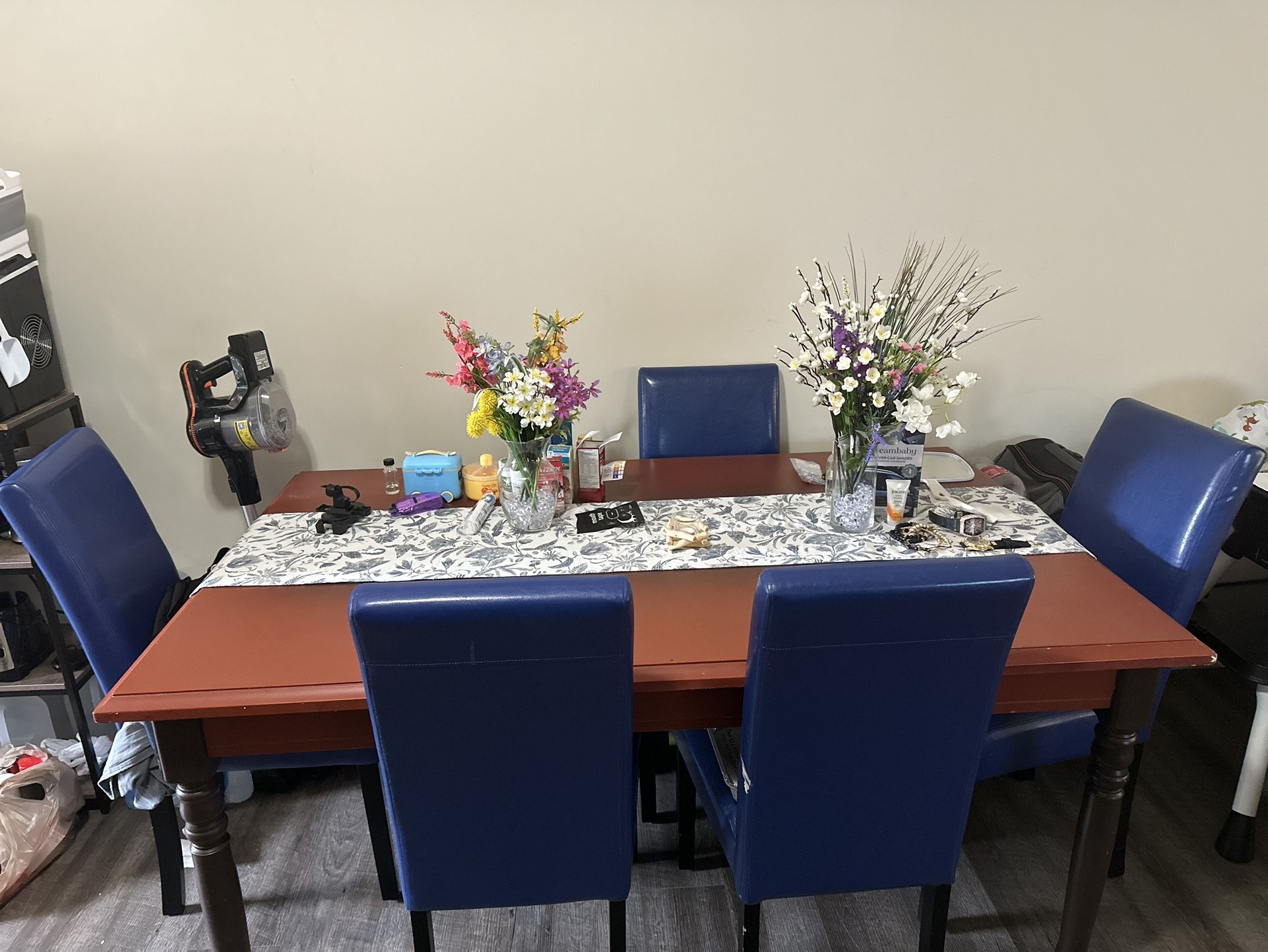 Dinning Table With Chair And 2 Bar Chairs