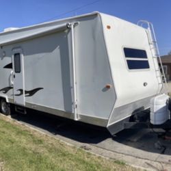 29’ 2005 Forest River Sandpiper 