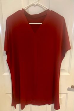 Maroon V-Neck Short Sleeve Top