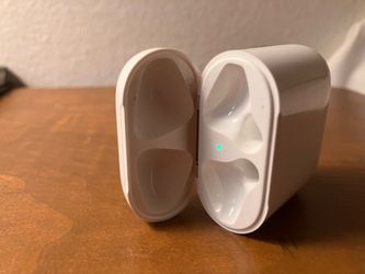 Apple AirPods Charging Case Only