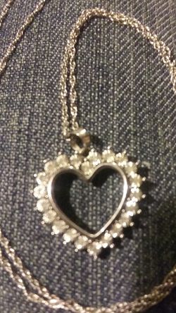 Beautiful sterling ailver heart pendant necklace .stamped 925