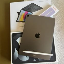 Apple iPad Air 5th Generation (M1 Chip) 256gb with Box, Pen And Keyboard 