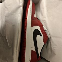 Air Jordan 1 Low OG Chicagos