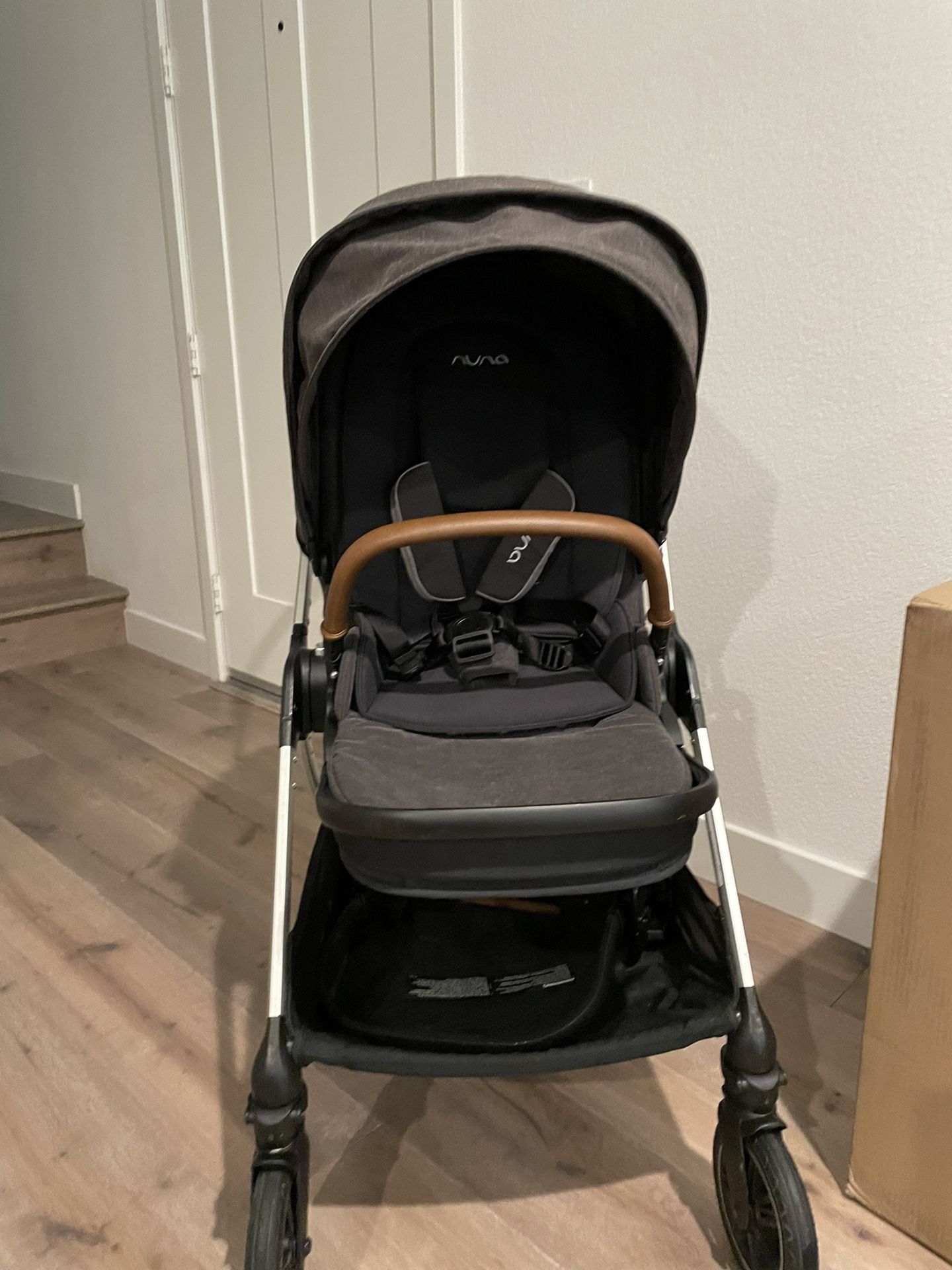 Nuna Triv Lightweight Stroller Like New!