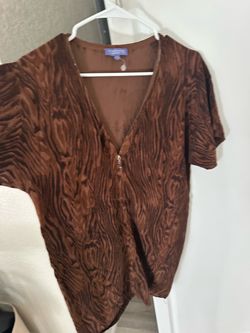Women’s zip up blouse $2
