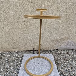 14" Round Metal Accent Table Color: Gold 