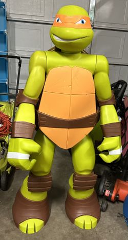 4ft Colossal Ninja Turtle Michelangelo