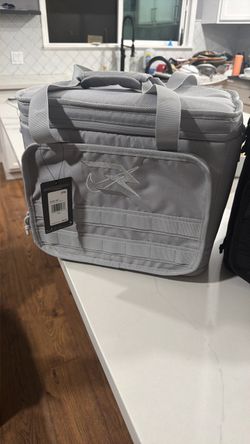 2 NIKE LUNCH BOX / ICE CHEST