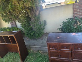Dresser / hutch - FREE