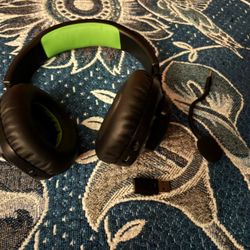 JBL - Quantum 360X Wireless Gaming Headset for Xbox, PC, Switch, PS5 and PS4 - Black no charger you can use a USB charger